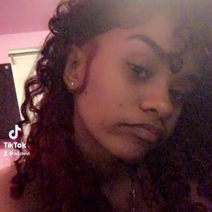 Meet your Posher, Devionna